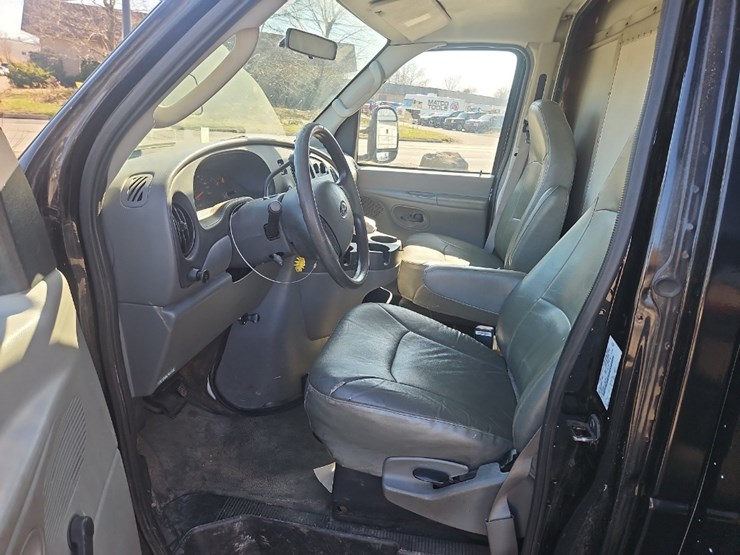 2005-ford-e450-image-30