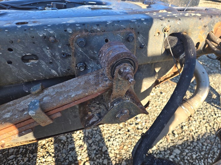 2017-massey-ferguson-8-image-27