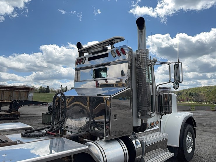 2013-peterbilt-388-image-7