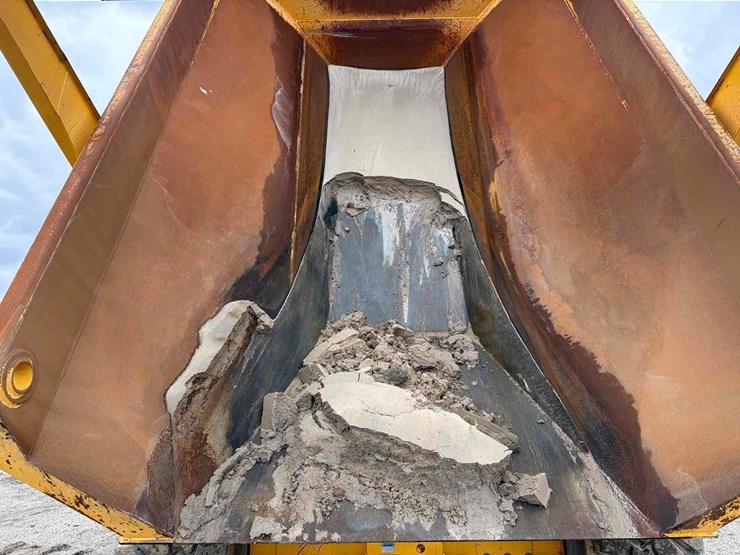 2023-deere-260e-image-11