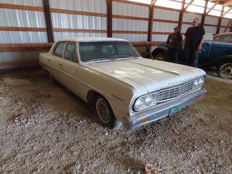 1964-chevrolet-chevelle-300-4dr-sedan-image-3