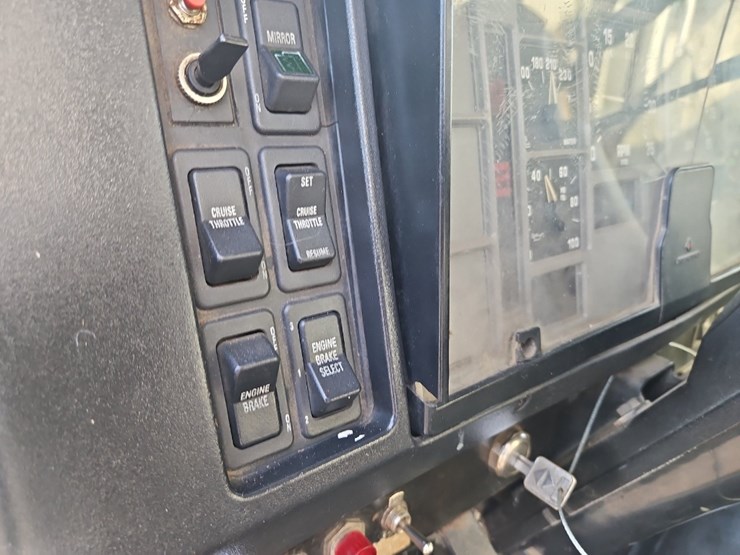 1997-international-2674-image-34