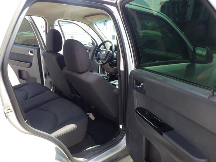 2010-mazda-tribute-image-8