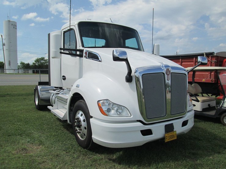 2020-kenworth-t680-image-2