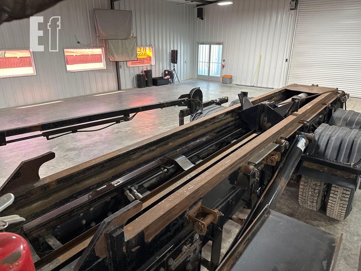 2017-peterbilt-367-image-14