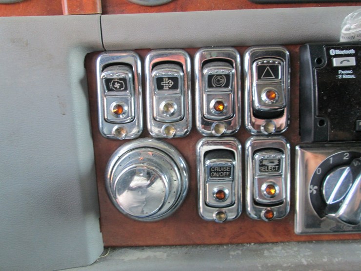 2008-peterbilt-389-image-50