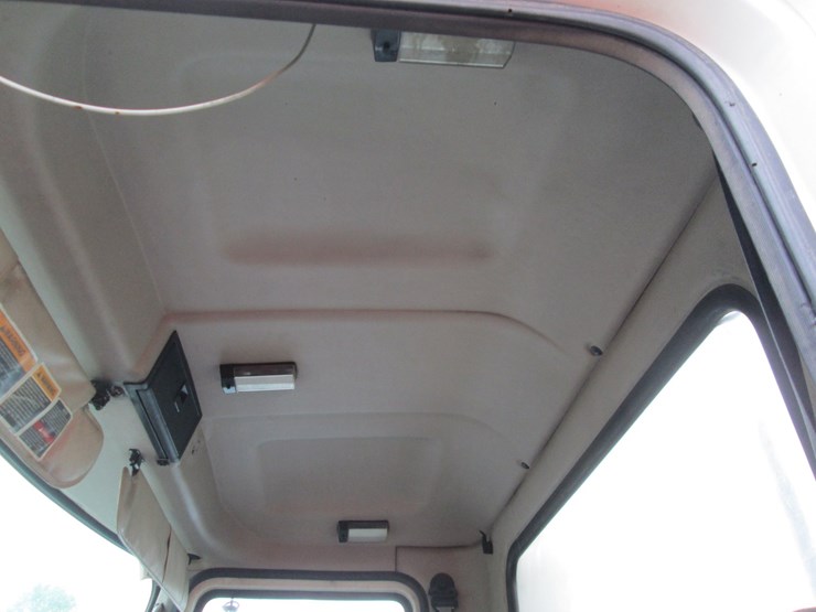 #46168-•-inop-2006-mack-613-vision-t/a-daycab-truck-tractor-1m1ak06yx6n010204-image-36