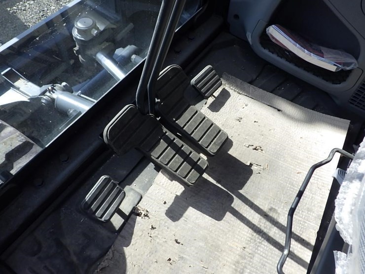 2023-develon-dx85r-3-hydraulic-excavator-image-44