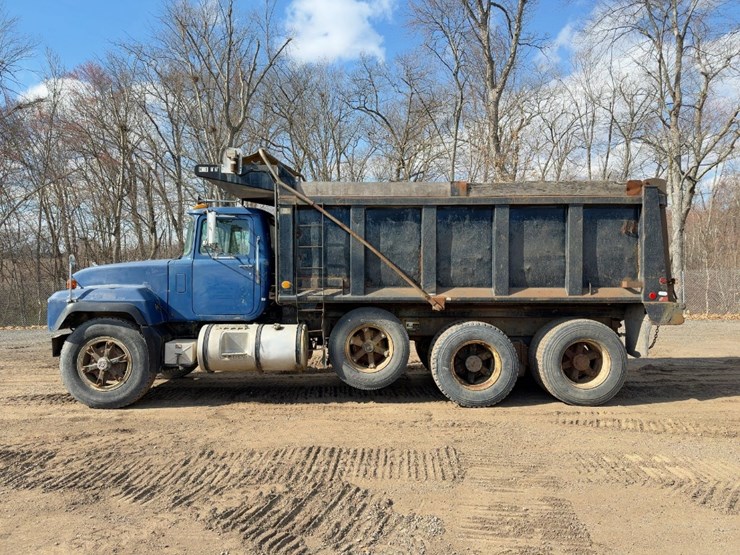 1998-mack-rd690s-image-2