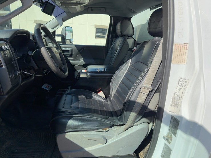 2015-chevrolet-silverado-3500hd-image-22