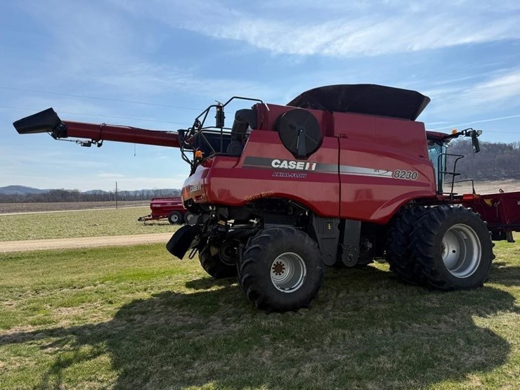 2014-case-ih-8230-image-9