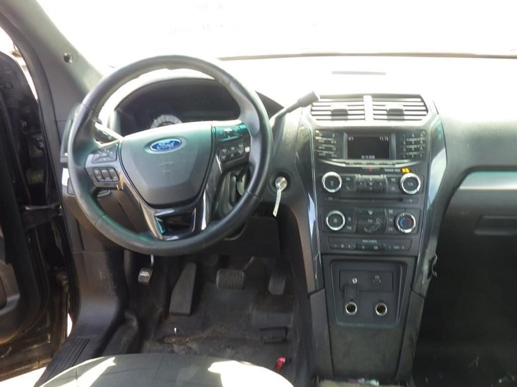 2017-ford-explorer-image-9