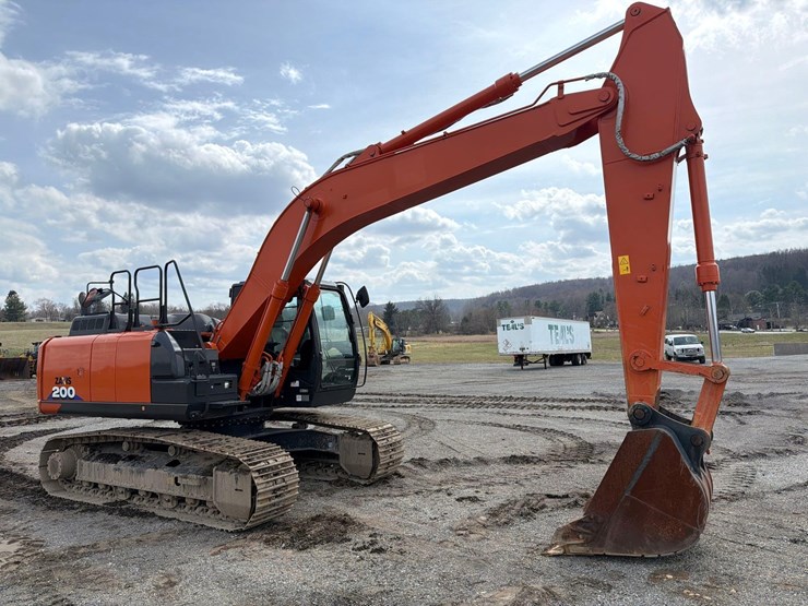 2020-hitachi-zx200-image-4