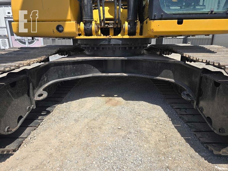 2020-caterpillar-326-image-28