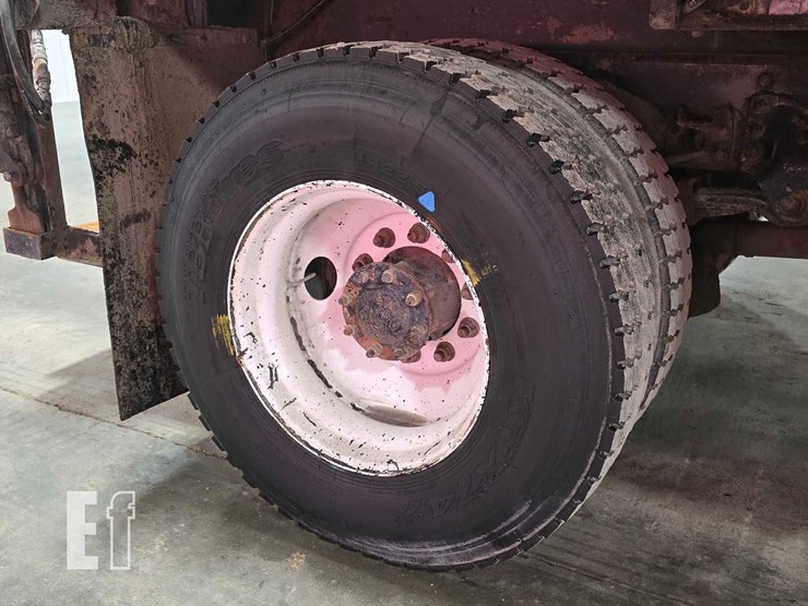 2015-freightliner-business-class-m2-106-image-28