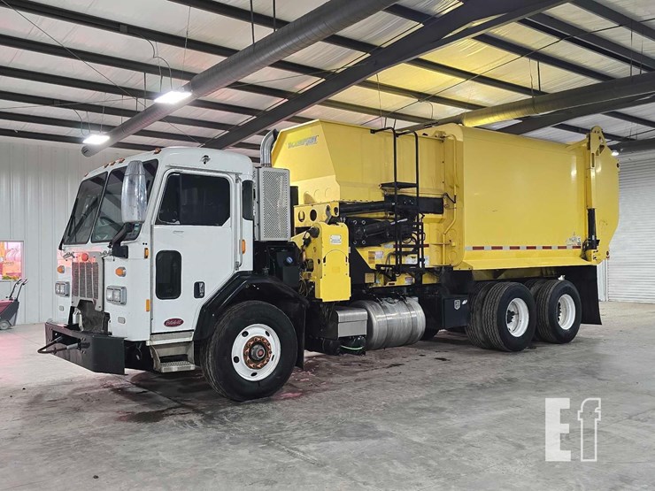 2018-peterbilt-320-image-1