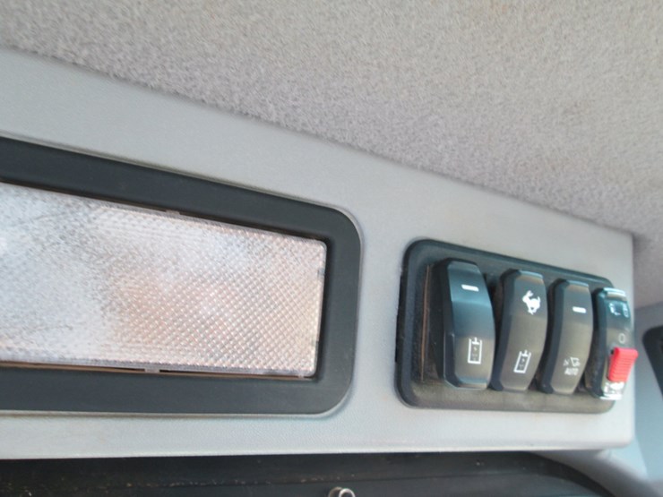 2022-caterpillar-259d3-image-30