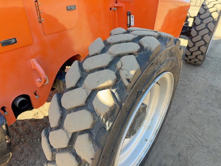 2016-sky-trak-6042-image-11