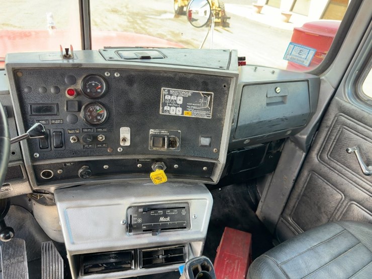 1998-mack-rd690s-image-32