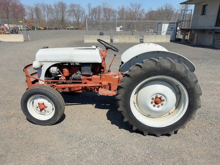 ford-tractor-image-2