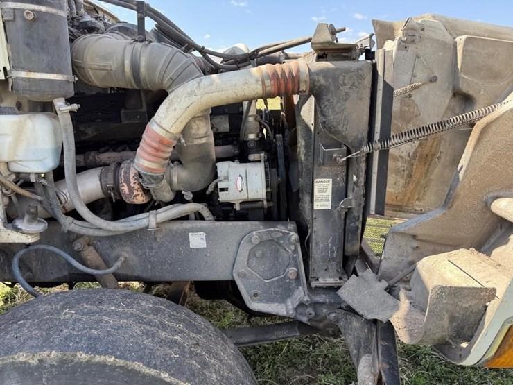 1996-peterbilt-385-image-26