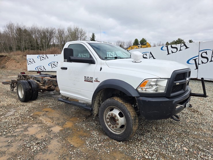 2017-massey-ferguson-8-image-7