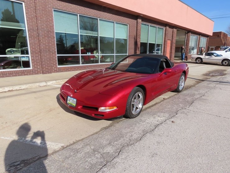 2000-chevrolet-corvette-roadster-image-1