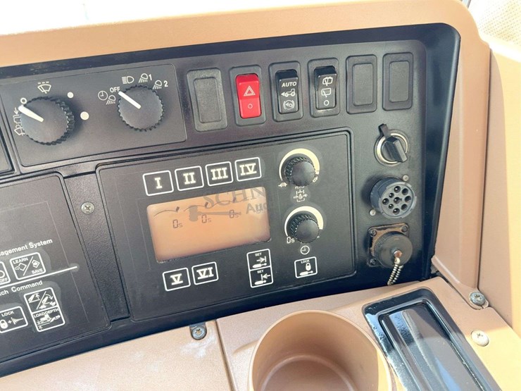 john-deere-200-image-82