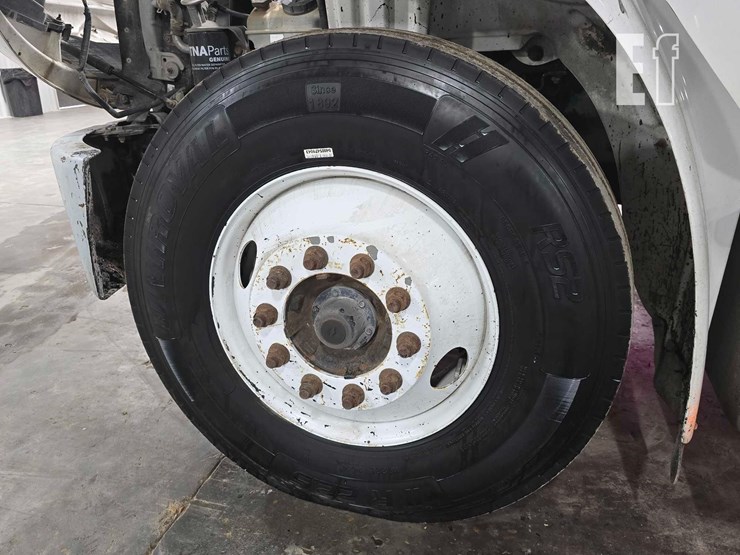 2015-freightliner-business-class-m2-106-image-26