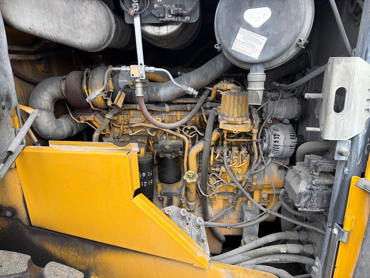 2020-deere-744l-image-16