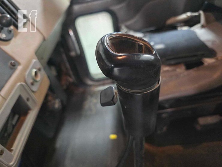 2009-peterbilt-340-image-15