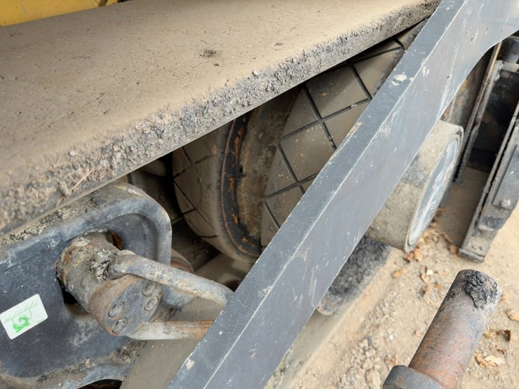 2013-caterpillar-ap-1055e-image-13