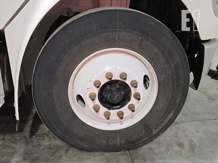 2022-freightliner-business-class-m2-106-image-30