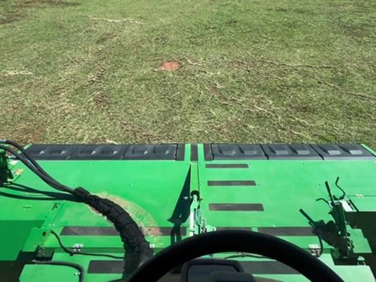 2022-john-deere-w235m-image-47