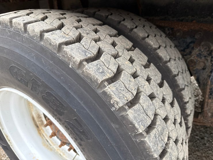 2010-massey-ferguson-8-image-101