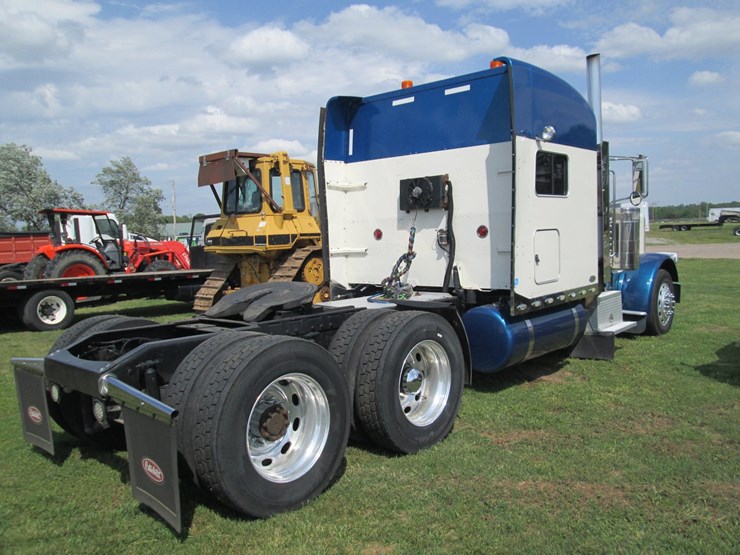 2008-peterbilt-389-image-3