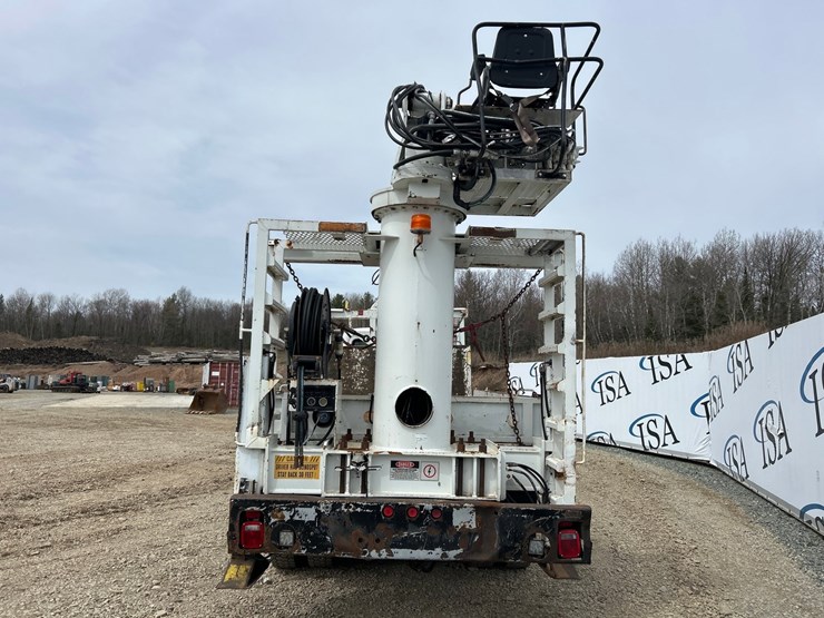 2010-massey-ferguson-8-image-4