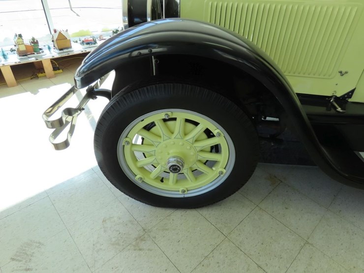 1924-mclaughlin-standard-six-touring-image-17