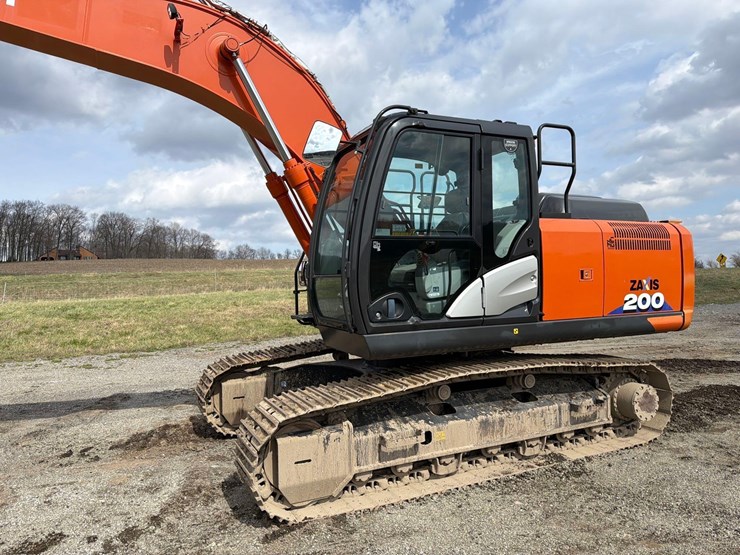 2020-hitachi-zx200-image-2