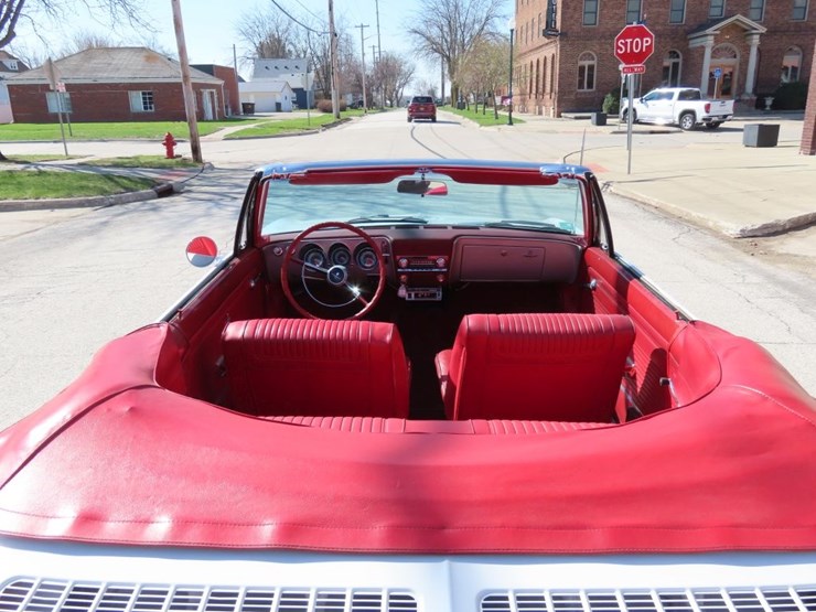 1965-chevrolet-corvair-monza-convertible-image-7