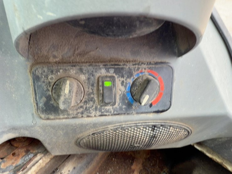 2019-bobcat-s570-image-16