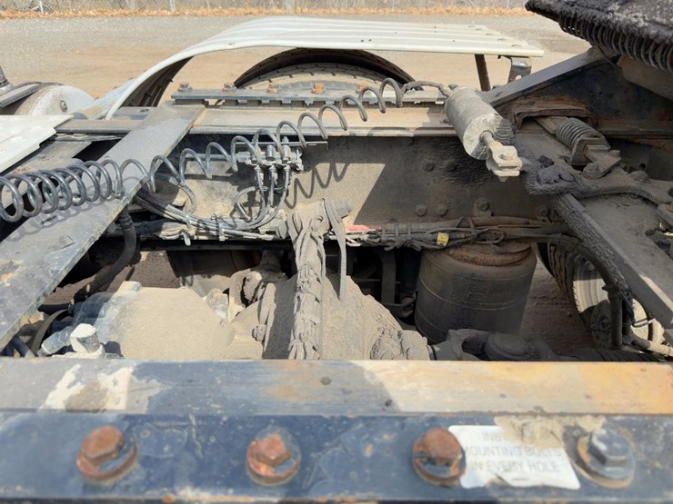 2018-mack-pinnacle-cxu613-image-21