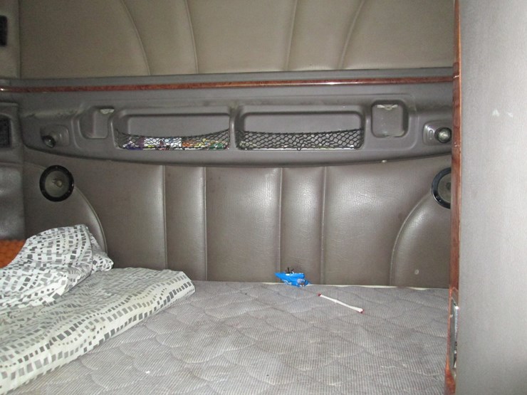 2008-peterbilt-387-image-39