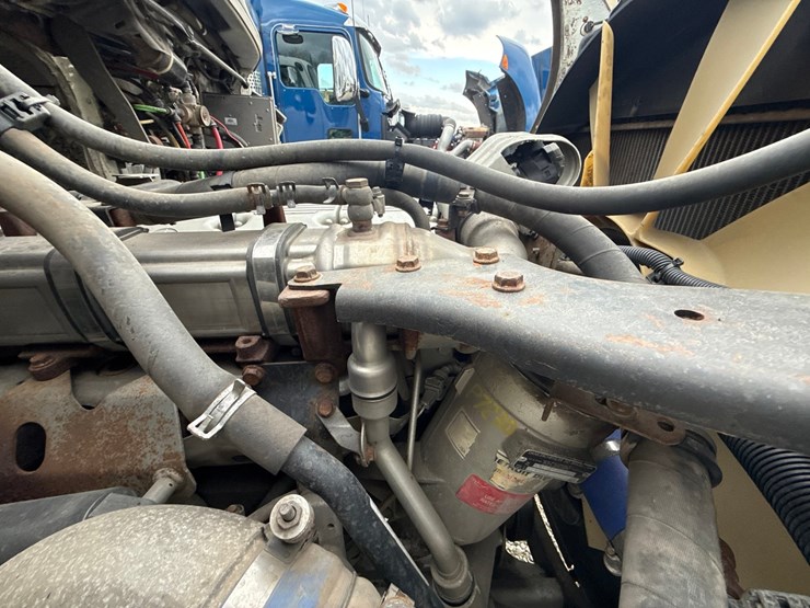 2010-massey-ferguson-8-image-23