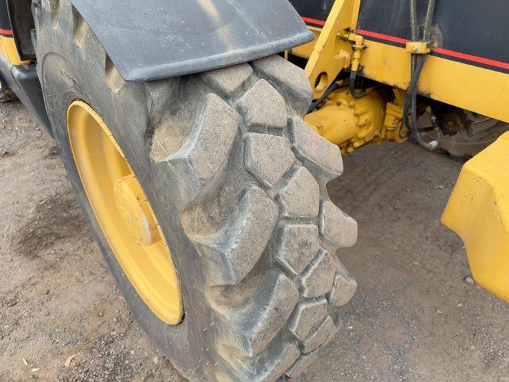 1995-caterpillar-th83-image-11