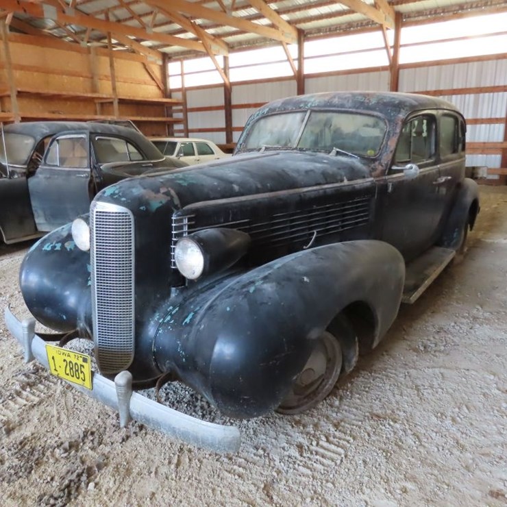 1937 Cadillac 4dr Sedan