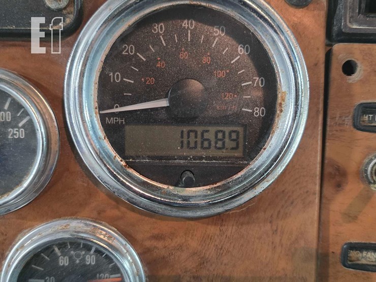 2009-peterbilt-340-image-13