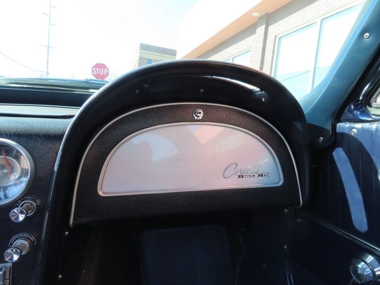 1963-chevrolet-corvette-stingray-split-window-coupe-image-14