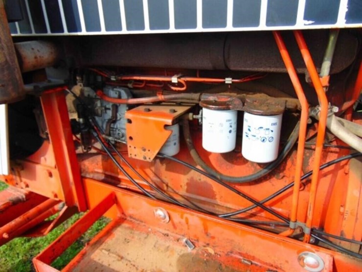 case-2090-tractor-image-16