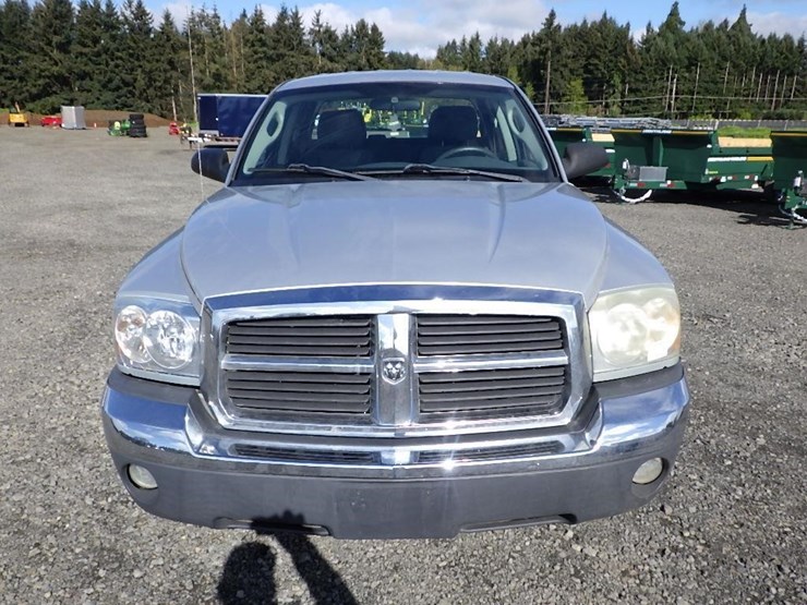 2005-dodge-dakota-image-2